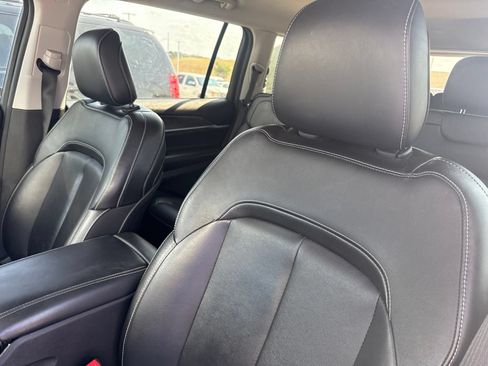 Used 2023 Jeep Grand Cherokee L Limited RWD image 16