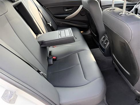 Used 2018 BMW 320i Sedan image 29