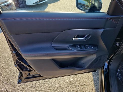 Used 2025 Nissan Kicks SR AWD/4WD image 15