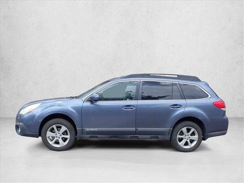 Used 2013 Subaru Outback 2.5i Premium AWD/4WD image 2