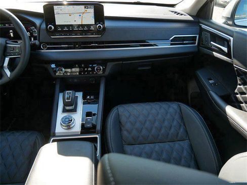 Used 2025 Mitsubishi Outlander SEL image 12