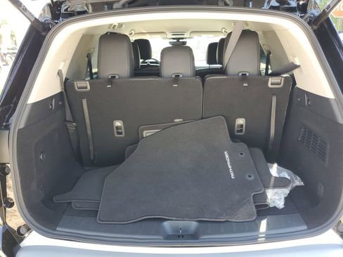 Certified 2025 Nissan Pathfinder SL FWD image 9