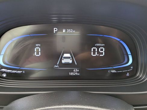 Used 2025 Hyundai Venue SEL FWD image 21