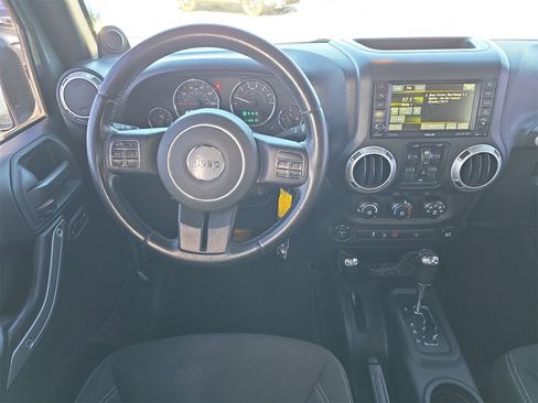 Used 2014 Jeep Wrangler Unlimited Rubicon w/ Connectivity Group image 10