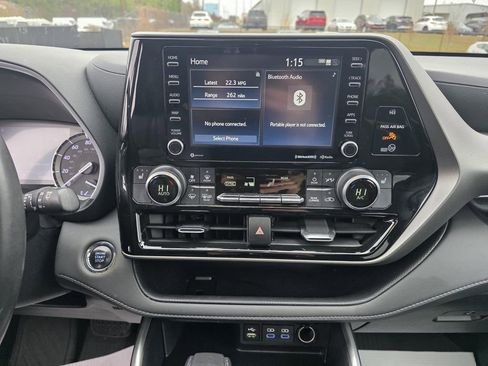 Used 2022 Toyota Highlander XLE image 25