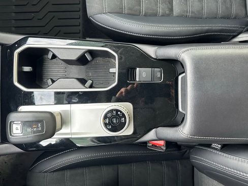 Used 2025 Mitsubishi Outlander SE image 33