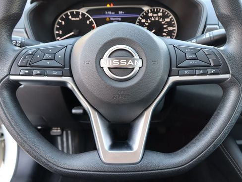 Used 2023 Nissan Altima 2.5 SV FWD image 11