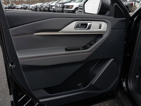 New 2026 Ford Explorer Active RWD image 16