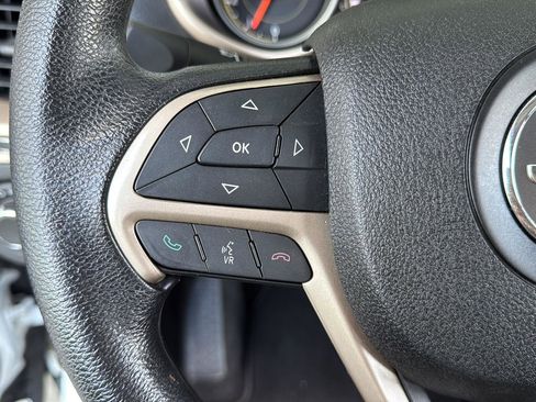 Used 2016 Jeep Cherokee Sport image 17