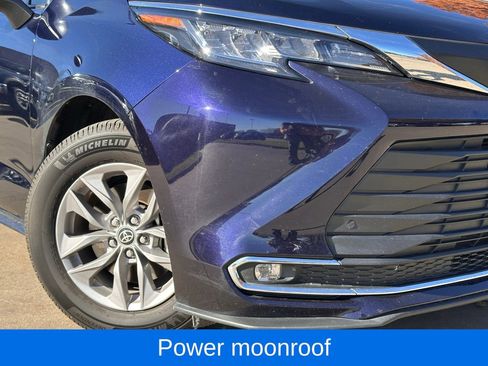 Used 2022 Toyota Sienna XLE image 2