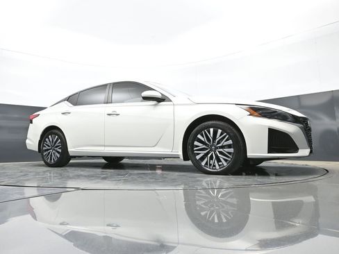 Used 2024 Nissan Altima 2.5 SV w/ SV Premium Package AWD/4WD image 42