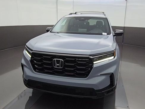Used 2025 Honda Pilot Black Edition image 3