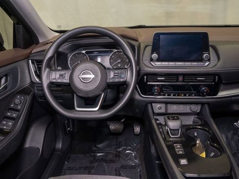 Used 2023 Nissan Rogue SV image 6