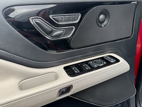 Used 2025 Lincoln Aviator AWD w/ Equipment Group 101A image 19