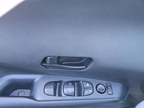 Used 2024 Nissan Kicks S image 15