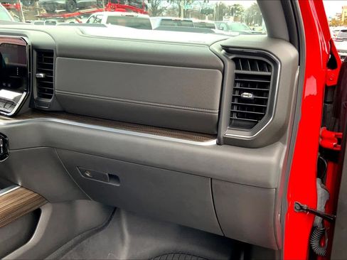 Used 2022 Chevrolet Silverado 1500 LT Trail Boss w/ Convenience Package II image 17