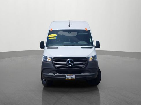 Used 2023 Mercedes-Benz Sprinter 2500 image 2