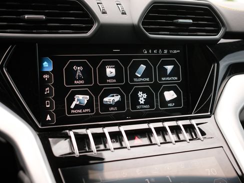 Used 2020 Lamborghini Urus AWD/4WD image 24