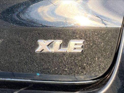 Used 2019 Toyota Highlander XLE image 10