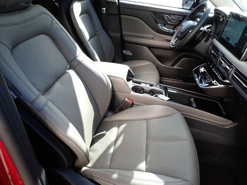 New 2026 Lincoln Corsair Premiere image 18