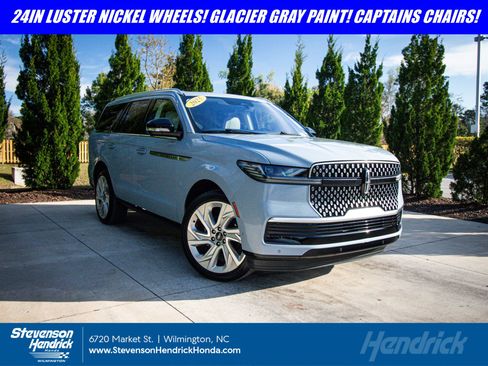 Used 2025 Lincoln Navigator Reserve image 1