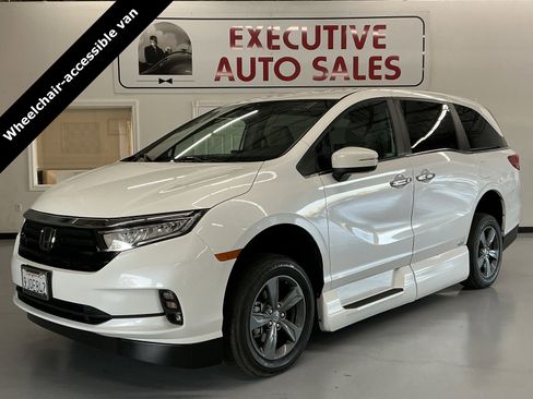Used 2021 Honda Odyssey EX image 1
