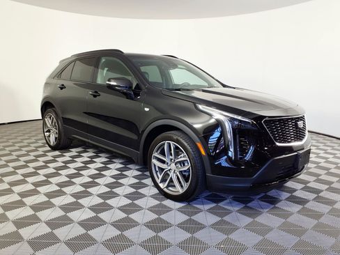 Certified 2023 Cadillac XT4 Sport w/ Technology Package FWD image 3