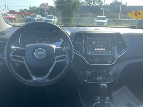Used 2019 Jeep Cherokee Limited FWD image 12