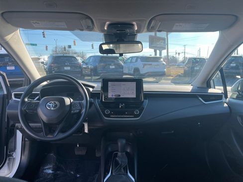 Used 2025 Toyota Corolla LE image 27