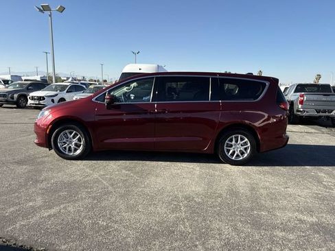 Used 2023 Chrysler Voyager LX FWD image 33
