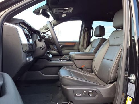 Used 2025 GMC Yukon Denali image 10