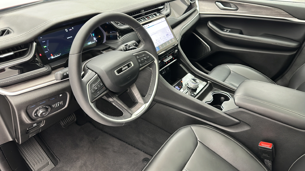 Used 2023 Jeep Grand Cherokee 4WD 4xe image 12