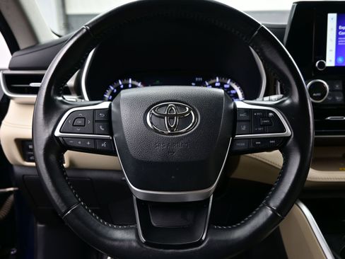 Used 2023 Toyota Highlander XLE AWD/4WD image 22
