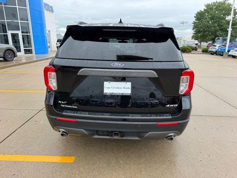Used 2022 Ford Explorer XLT w/ Equipment Group 202A AWD/4WD image 3