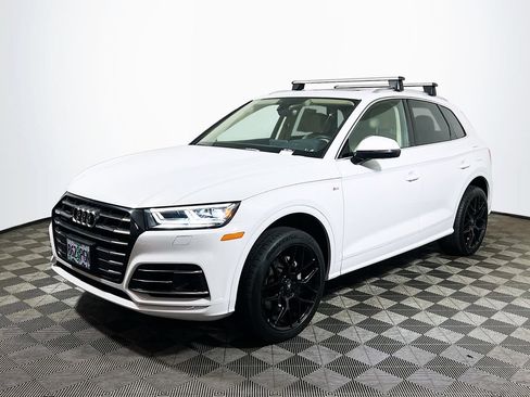 Used 2020 Audi Q5 e Premium Plus w/ Premium Plus Package AWD/4WD image 3
