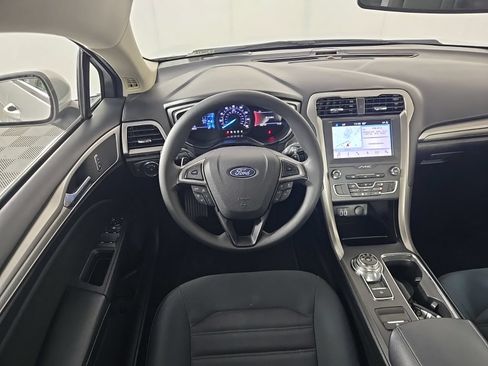 Used 2019 Ford Fusion SE FWD image 11