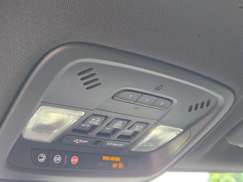 Used 2023 Chevrolet Traverse Premier FWD image 33