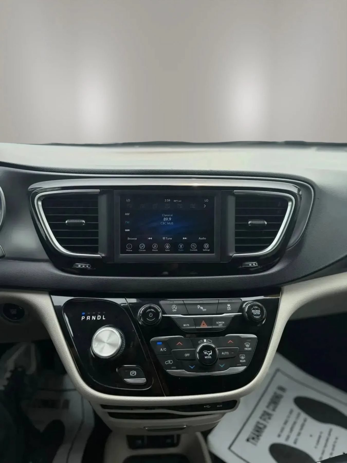 Used 2020 Chrysler Pacifica Touring-L FWD image 15