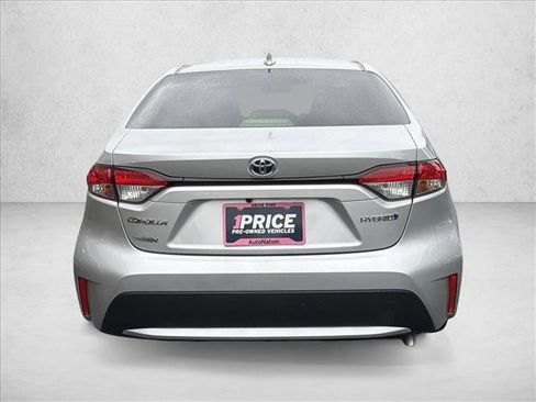 Certified 2022 Toyota Corolla LE FWD image 6