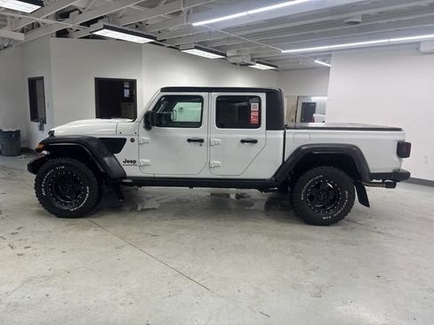 Used 2021 Jeep Gladiator Mojave w/ Cold Weather Group AWD/4WD image 8
