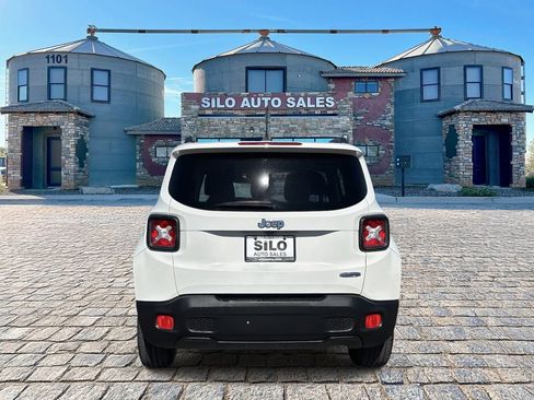 Used 2017 Jeep Renegade Latitude w/ Popular Equipment Group image 4