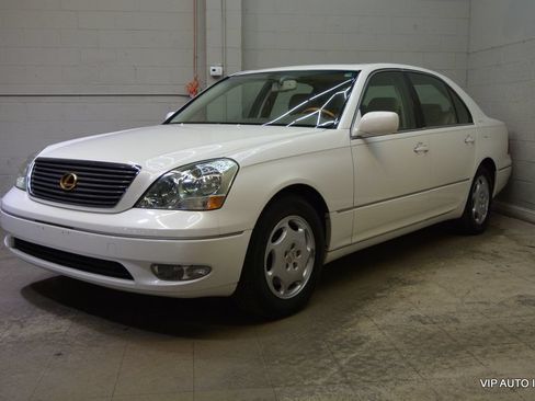 Used 2001 Lexus LS 430 RWD image 2