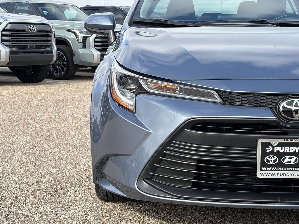 Used 2025 Toyota Corolla LE FWD image 5