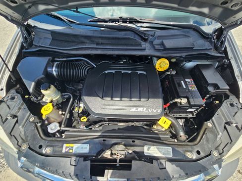 Used 2017 Dodge Grand Caravan SXT FWD image 18