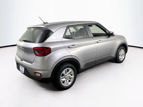 Used 2023 Hyundai Venue SE image 5