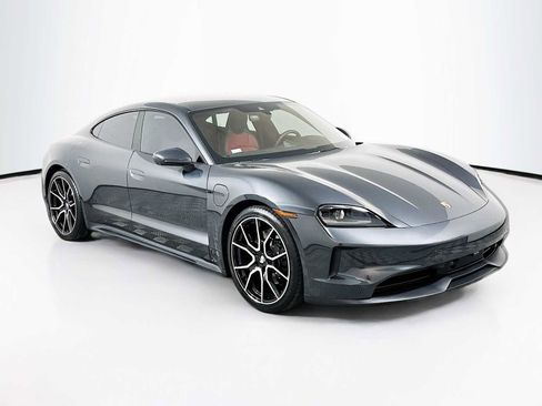 Used 2025 Porsche Taycan image 6