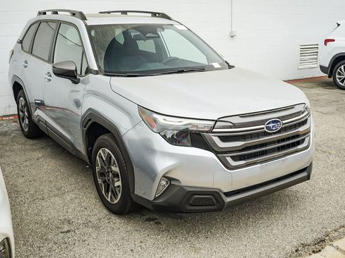 Used 2025 Subaru Forester Premium image 3