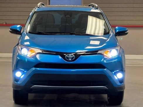 Used 2017 Toyota RAV4 XLE AWD/4WD image 3