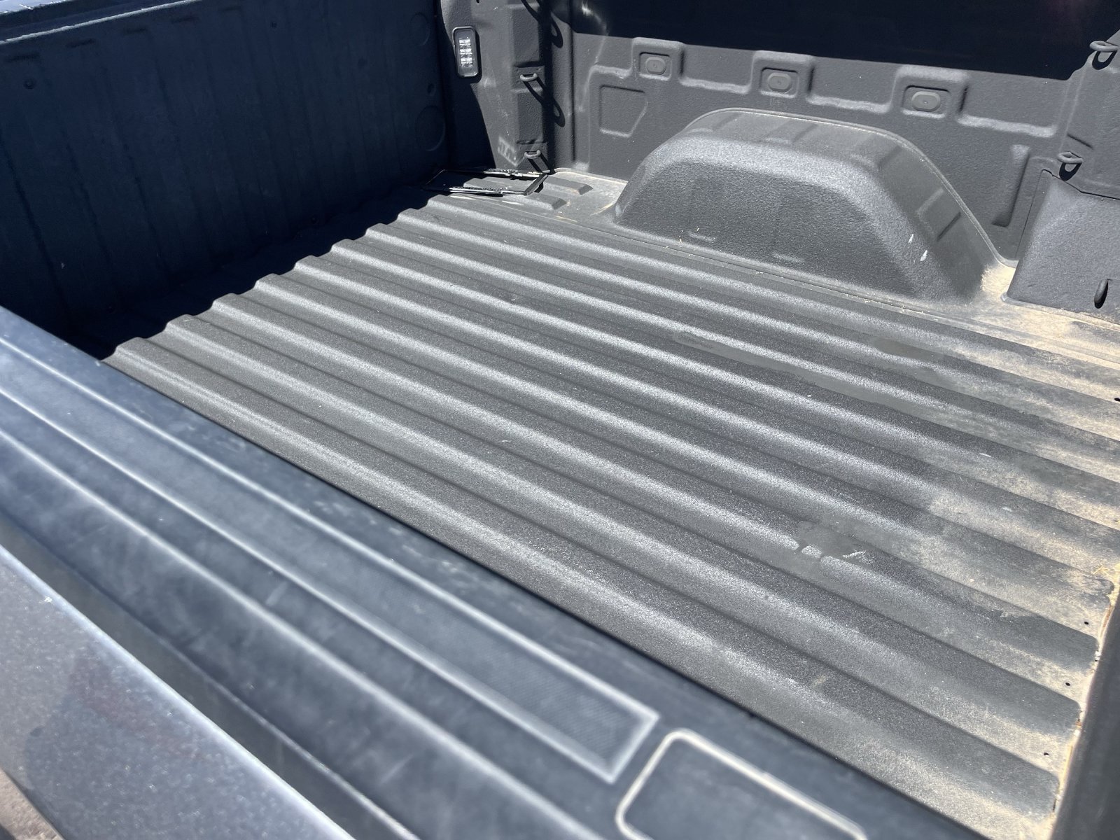 Used 2022 Chevrolet Silverado 1500 LT AWD/4WD image 6