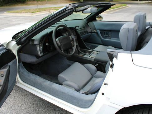 Used 1991 Chevrolet Corvette Convertible image 21